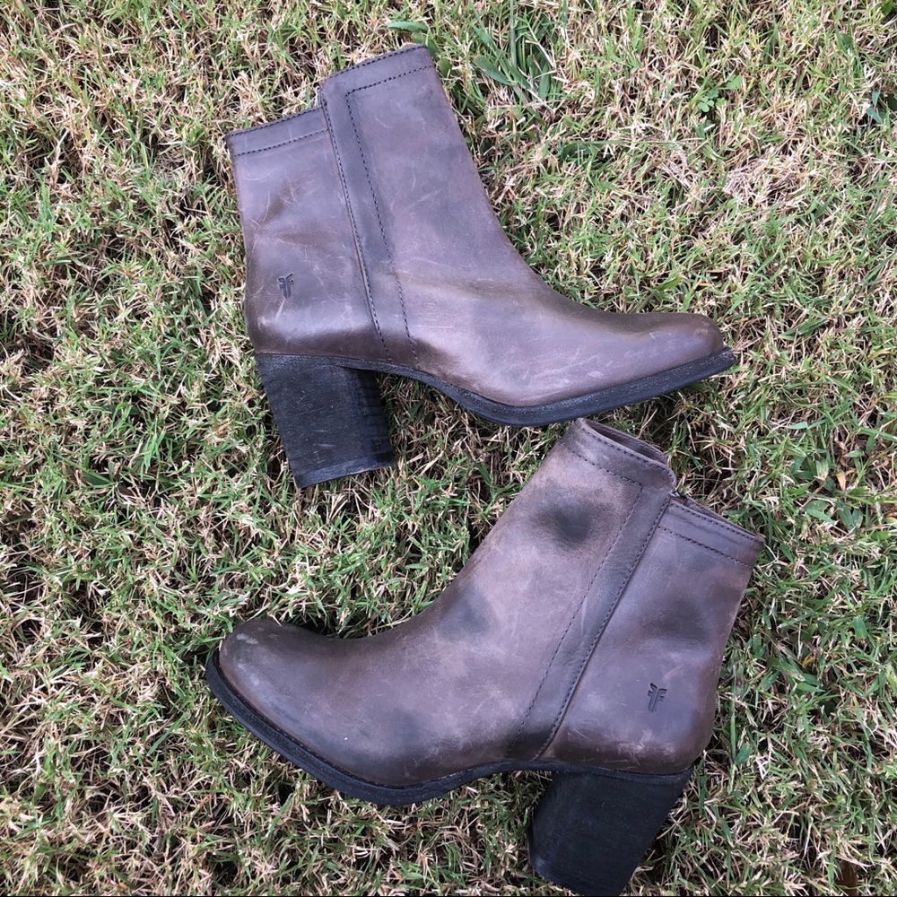 SOLD!Frye Addie Inside Zip Smoke Boots - Picture 3 of 11